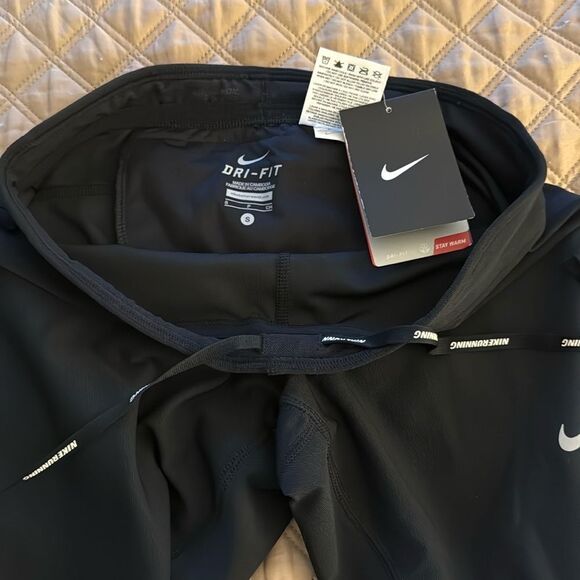 NWT Nike Dri-FIT Women’s Stay Warm Running Capri Leggings in Black. Size Small. - Picture 5 of 10